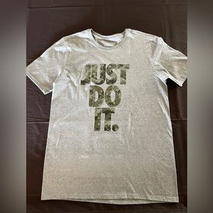 Nike Men’s Medium Digital Camo Shirt.